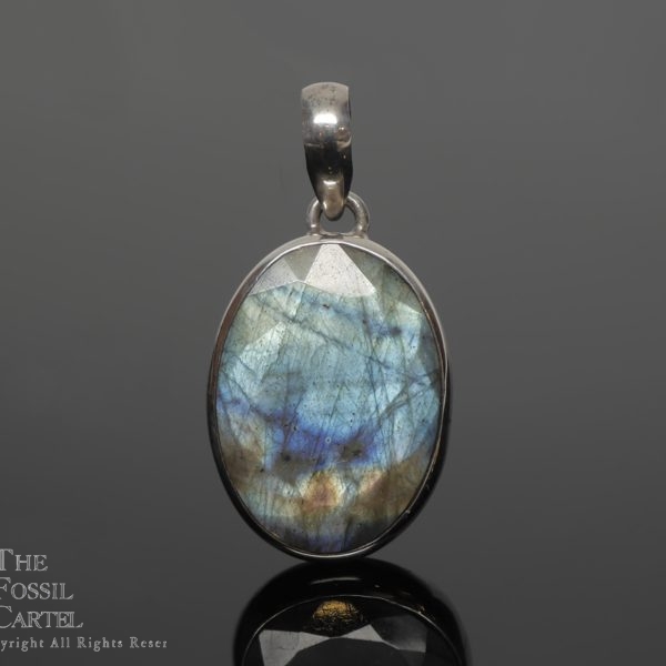 Labradorite Faceted Oval Sterling Silver PendantLabradorite Faceted Oval Sterling Silver Pendant