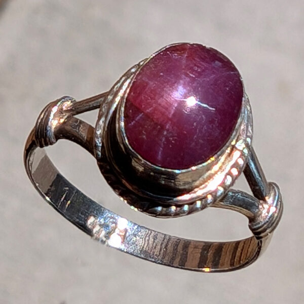 Star Ruby Oval Sterling Silver Ring; size 8 - Image 2