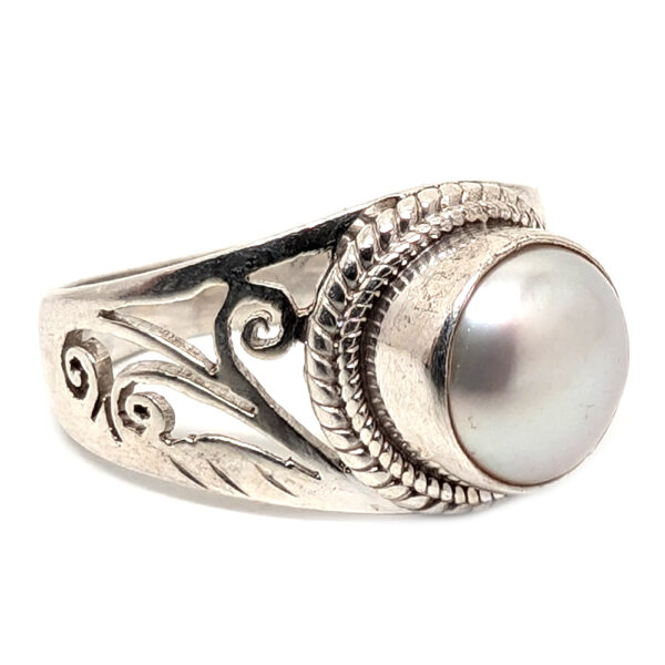 Pearl Sterling Silver Ring; size 7 - Image 2