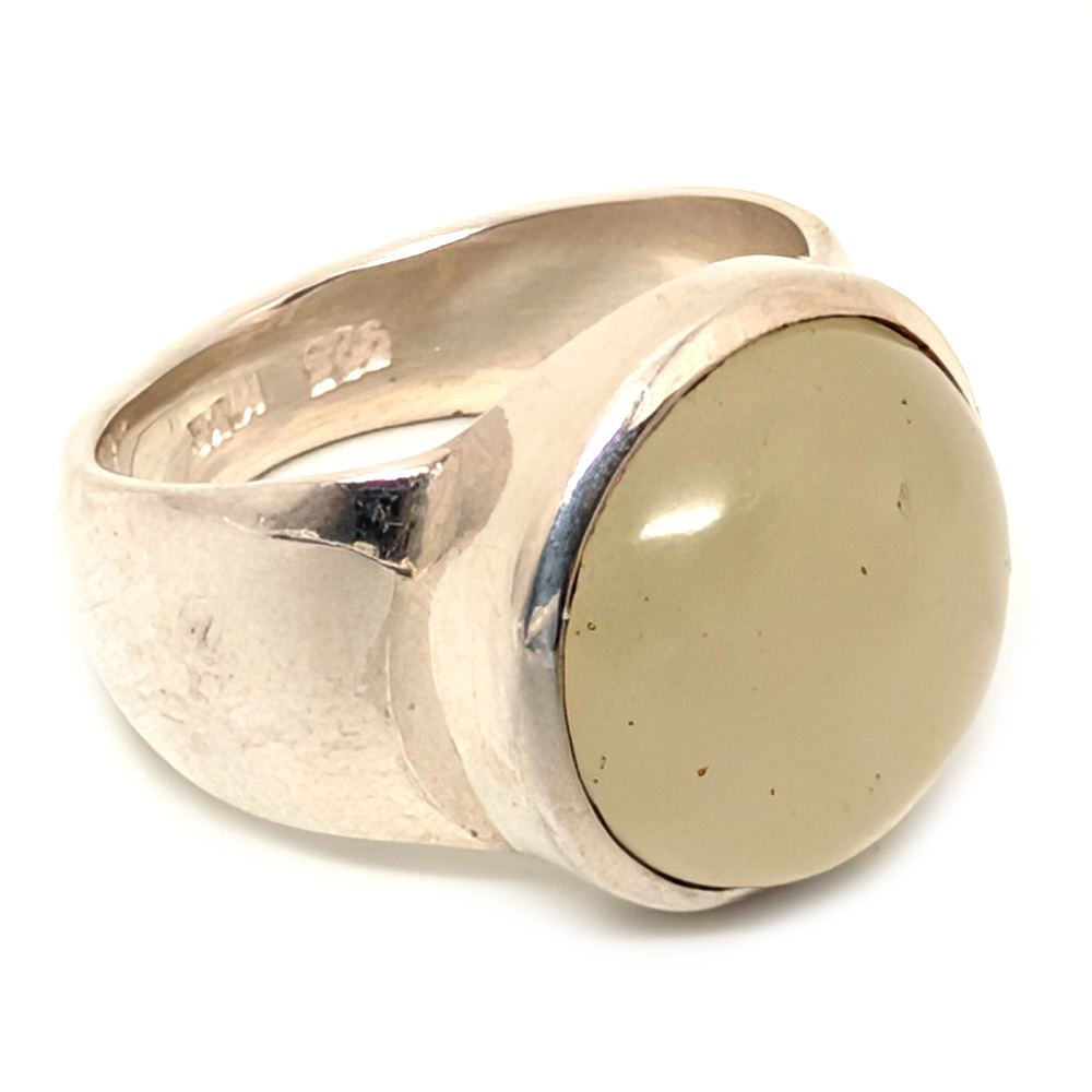 Libyan Desert Glass Round Sterling Silver Ring; size 9 1/4 Libyan Desert Glass Round Sterling Silver Ring; size 9 1/4 - Image 2